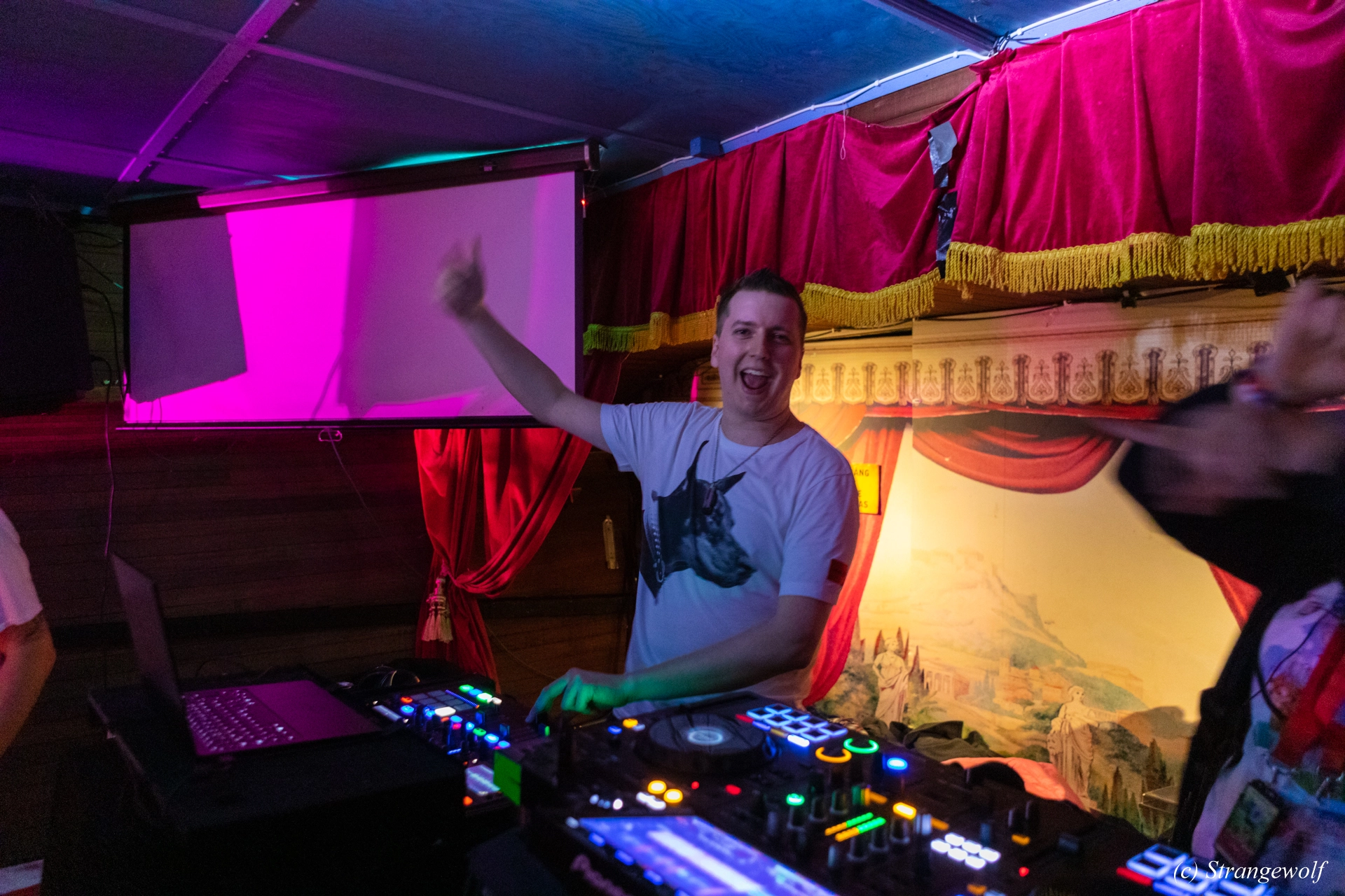 full image 1R3A9162-lr19t.jpg