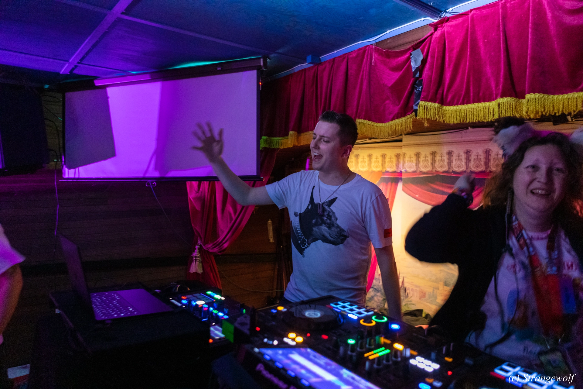 full image 1R3A9165-lr19t.jpg